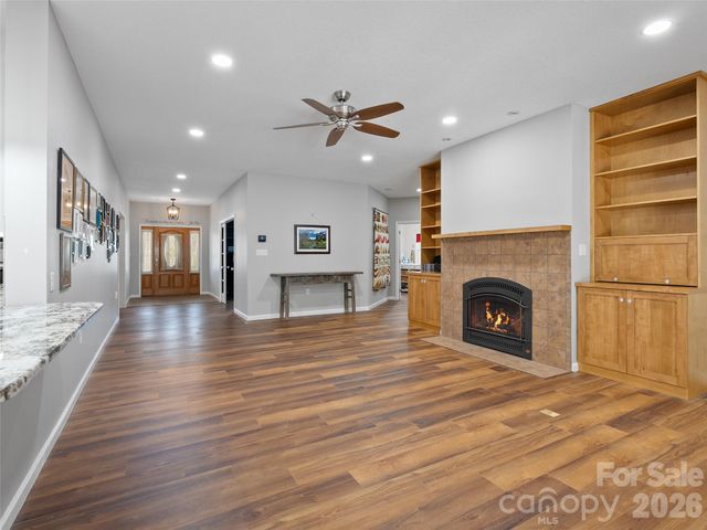 33 Freedom Drive, Waynesville, NC 28786