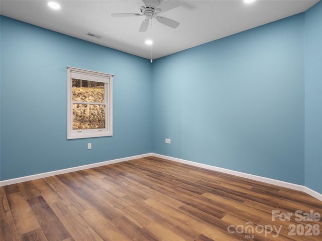 33 Freedom Drive, Waynesville, NC 28786