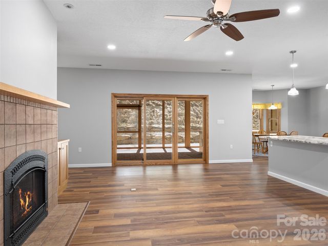 33 Freedom Drive, Waynesville, NC 28786