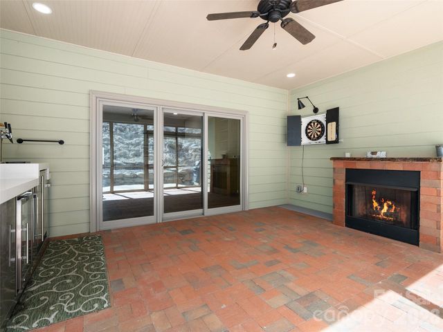 33 Freedom Drive, Waynesville, NC 28786