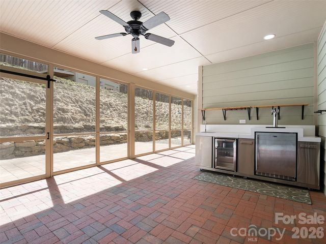 33 Freedom Drive, Waynesville, NC 28786