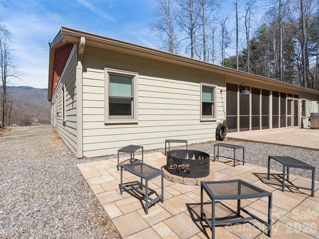 33 Freedom Drive, Waynesville, NC 28786