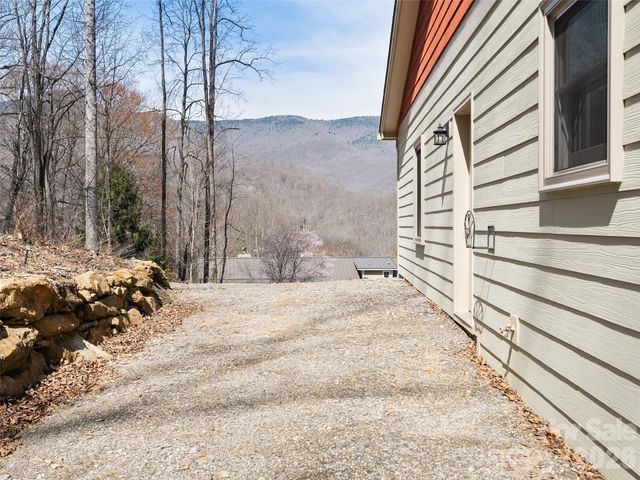 33 Freedom Drive, Waynesville, NC 28786