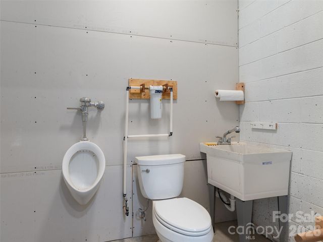 33 Freedom Drive, Waynesville, NC 28786