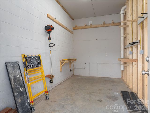 33 Freedom Drive, Waynesville, NC 28786