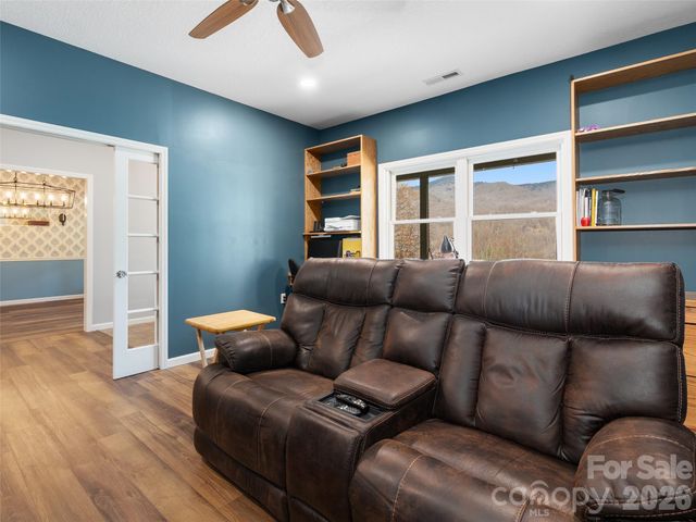 33 Freedom Drive, Waynesville, NC 28786