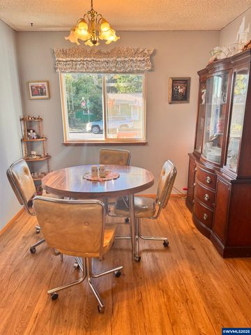 560 Maple St, Aumsville, OR 97325