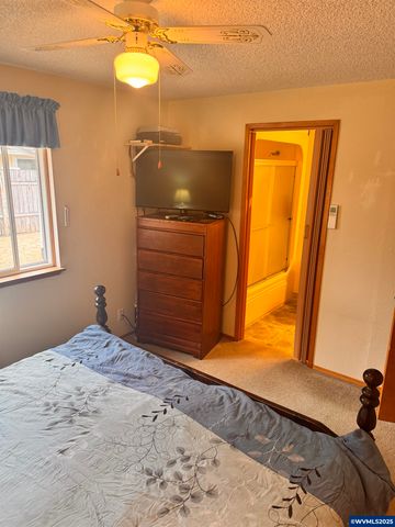 560 Maple St, Aumsville, OR 97325