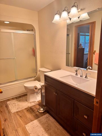 560 Maple St, Aumsville, OR 97325