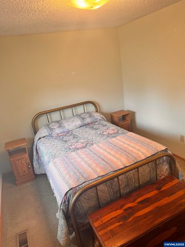 560 Maple St, Aumsville, OR 97325