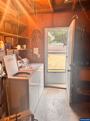 560 Maple St, Aumsville, OR 97325