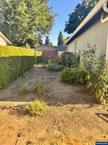 560 Maple St, Aumsville, OR 97325