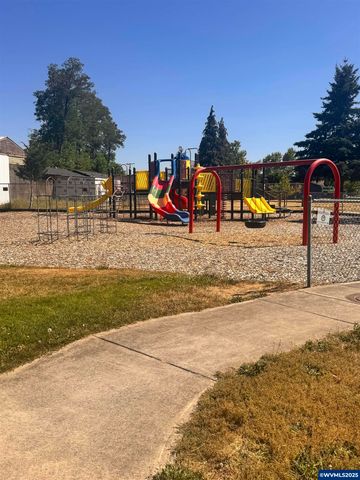 560 Maple St, Aumsville, OR 97325