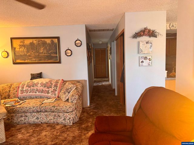 560 Maple St, Aumsville, OR 97325