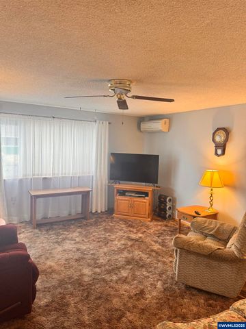 560 Maple St, Aumsville, OR 97325