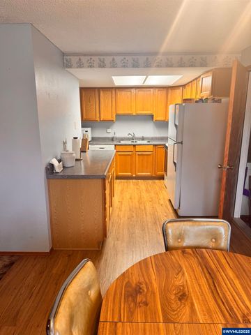 560 Maple St, Aumsville, OR 97325