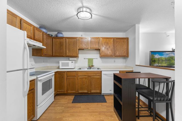 1225 Ferndale Street N B9, Maplewood, MN 55119
