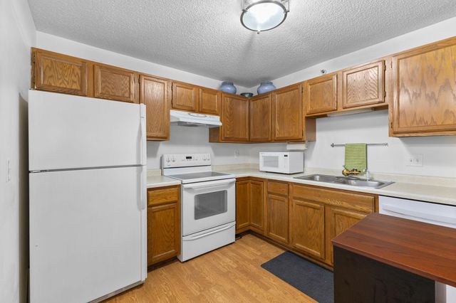 1225 Ferndale Street N B9, Maplewood, MN 55119