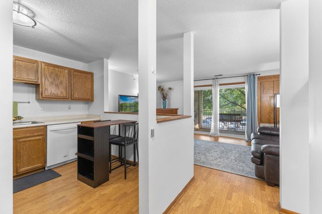 1225 Ferndale Street N B9, Maplewood, MN 55119