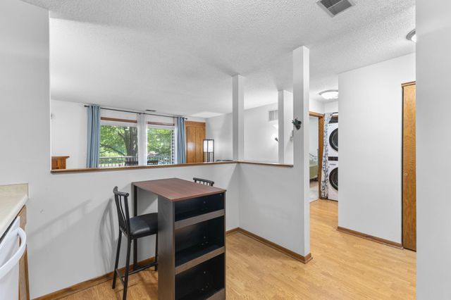 1225 Ferndale Street N B9, Maplewood, MN 55119