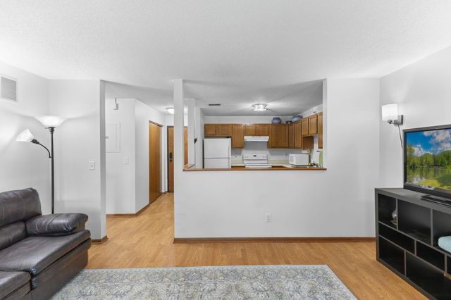 1225 Ferndale Street N B9, Maplewood, MN 55119