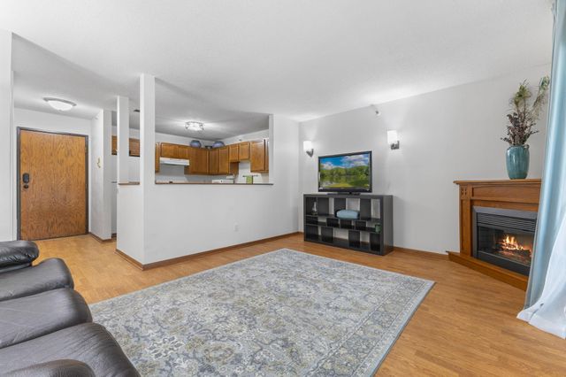 1225 Ferndale Street N B9, Maplewood, MN 55119