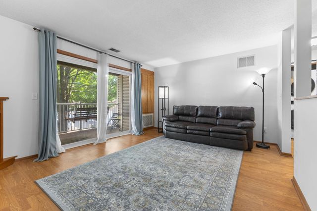 1225 Ferndale Street N B9, Maplewood, MN 55119