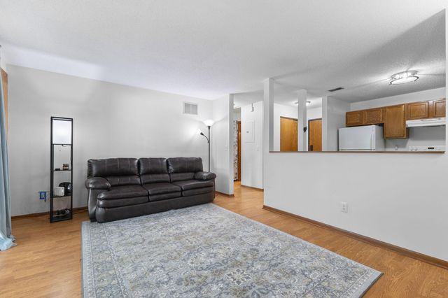 1225 Ferndale Street N B9, Maplewood, MN 55119
