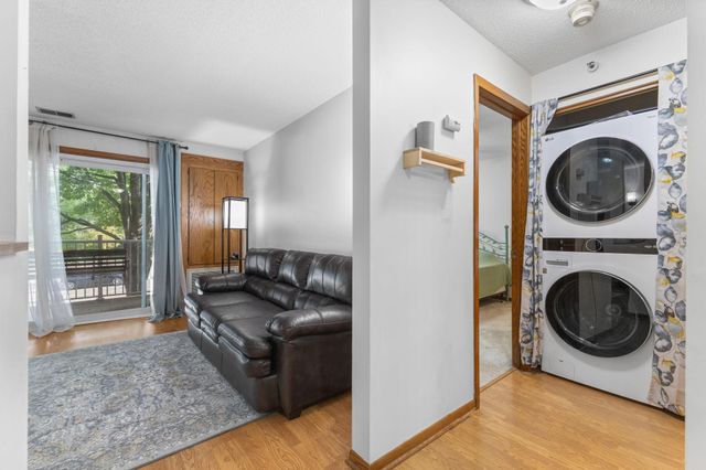 1225 Ferndale Street N B9, Maplewood, MN 55119