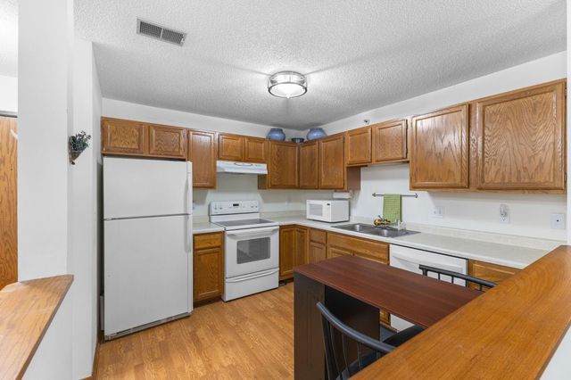 1225 Ferndale Street N B9, Maplewood, MN 55119