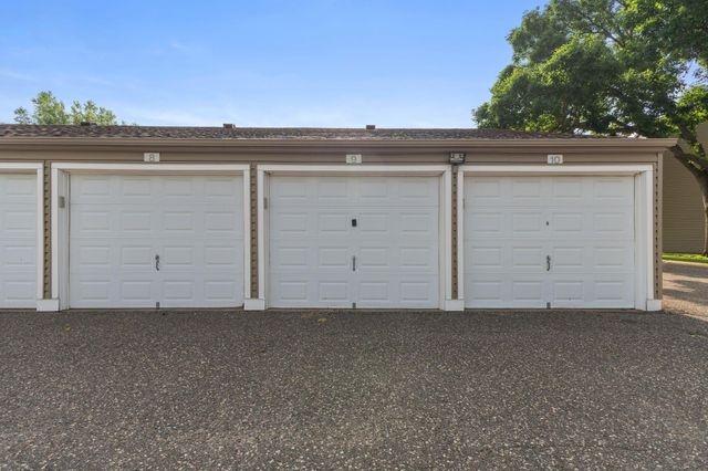 1225 Ferndale Street N B9, Maplewood, MN 55119