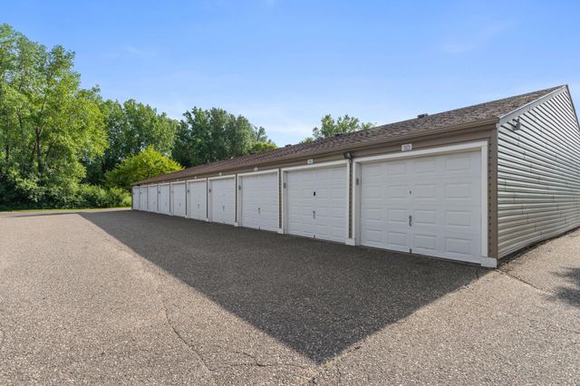 1225 Ferndale Street N B9, Maplewood, MN 55119