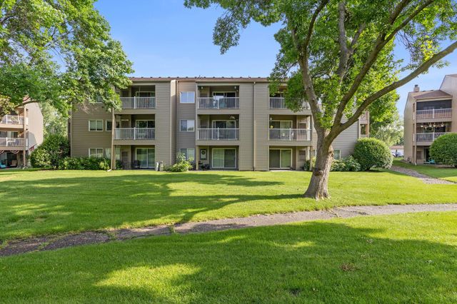 1225 Ferndale Street N B9, Maplewood, MN 55119