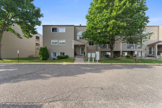 1225 Ferndale Street N B9, Maplewood, MN 55119