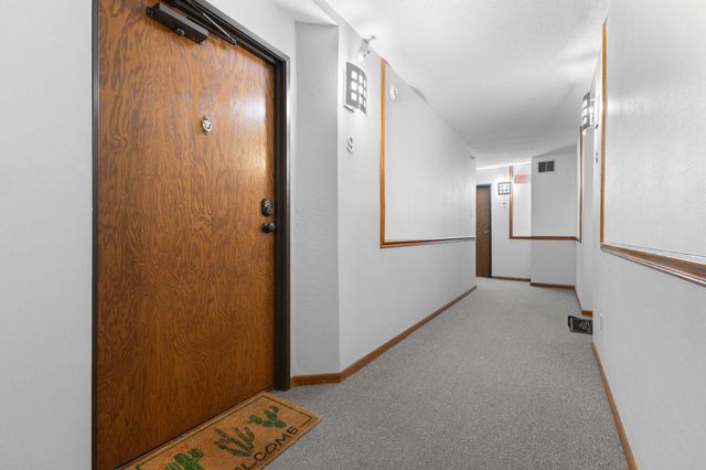 1225 Ferndale Street N B9, Maplewood, MN 55119
