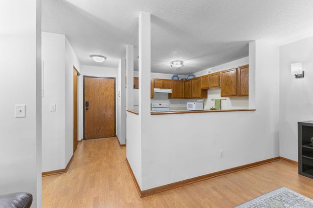 1225 Ferndale Street N B9, Maplewood, MN 55119
