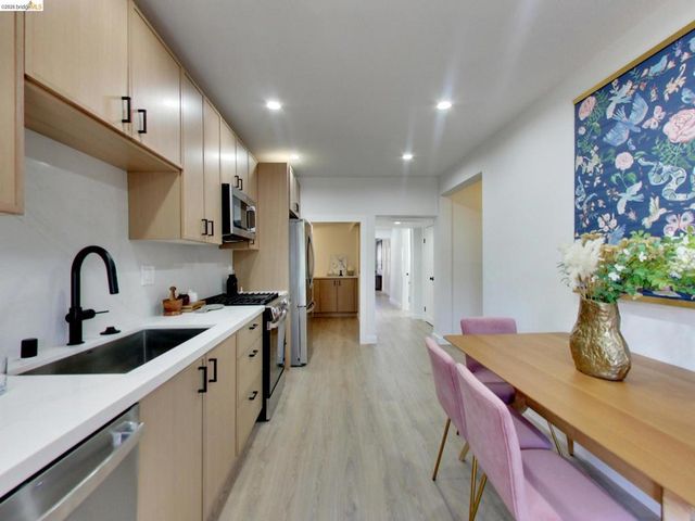 1047 48th street, Emeryville, CA 94608