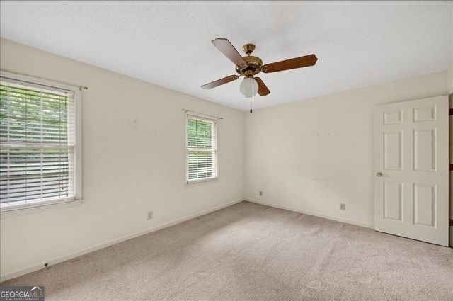 5784 Kentucky Downs Drive, Macon, GA 31210