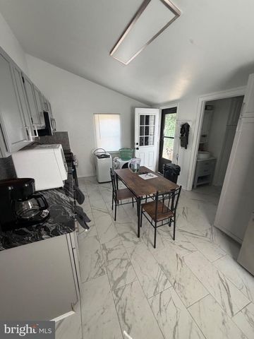 135 WATER ST, Swedesboro, NJ 08085