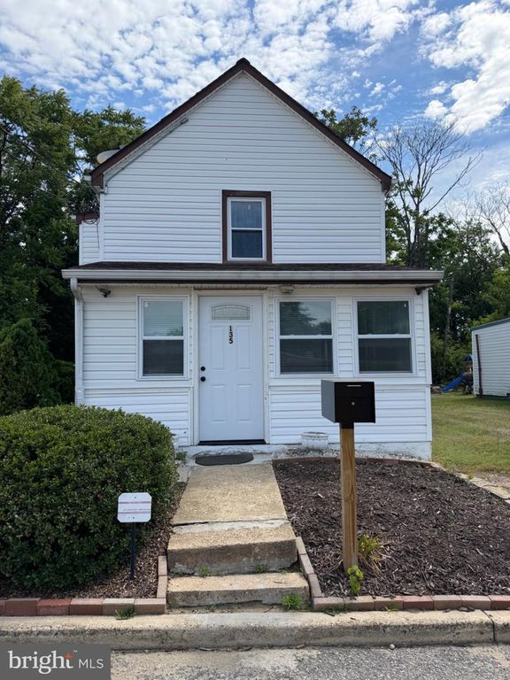 135 WATER ST, Swedesboro, NJ 08085