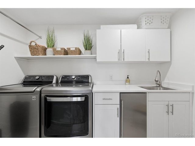 16 Beacon Hill Ln, Greenwood Village, CO 80111