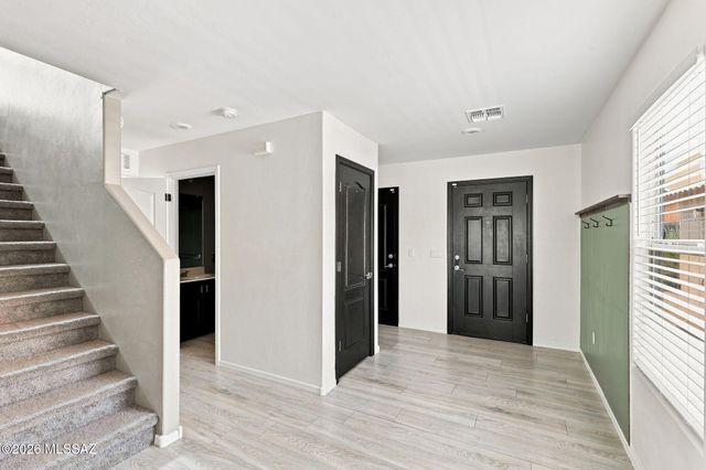 7521 E Kinnison Wash Loop, Tucson, AZ 85730