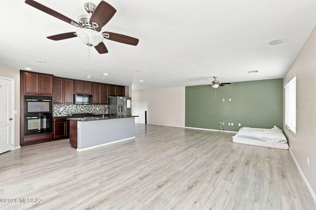 7521 E Kinnison Wash Loop, Tucson, AZ 85730