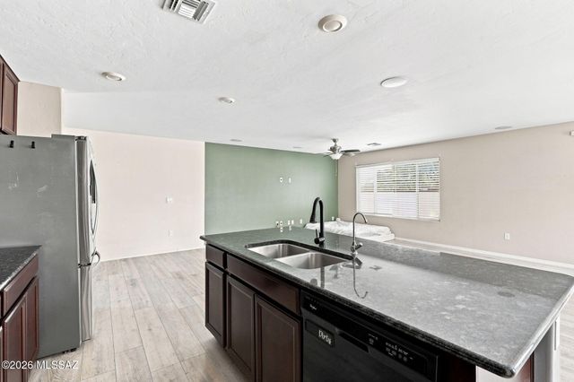 7521 E Kinnison Wash Loop, Tucson, AZ 85730