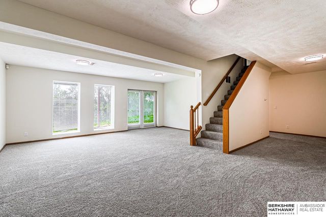 8017 Bondesson Street, Omaha, NE 68122