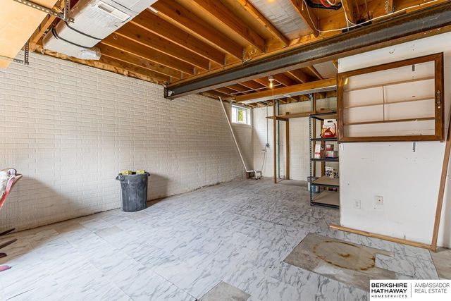 8017 Bondesson Street, Omaha, NE 68122