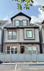204 DELLWOOD SE Drive, Smyrna, GA 30080