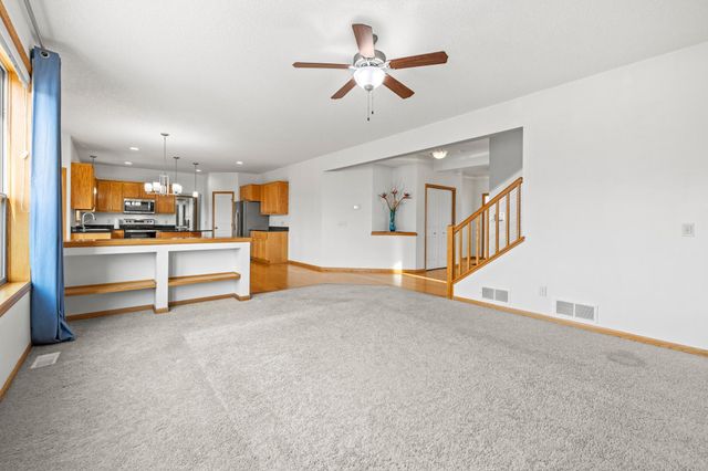 1820 Foothill Trail, Shakopee, MN 55379