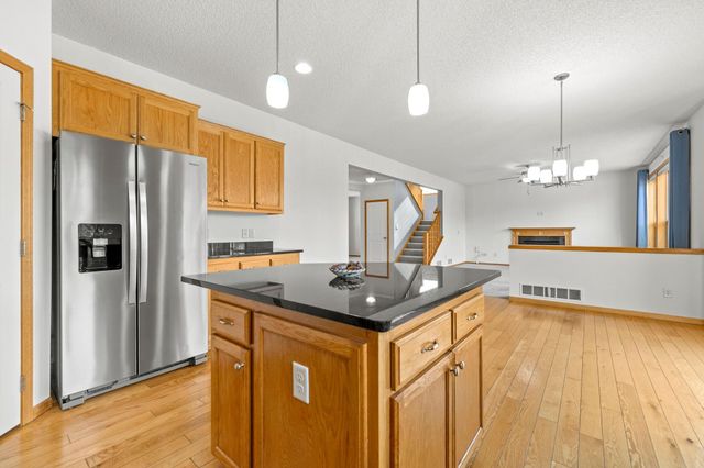 1820 Foothill Trail, Shakopee, MN 55379