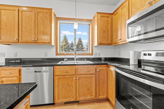 1820 Foothill Trail, Shakopee, MN 55379